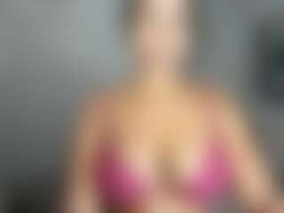 Live cam show with ebonydreamiin - Curvy on CamwithHer