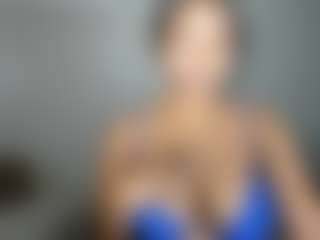 Live cam show with ebonydreamiin - Fit on Strip Flash - Live Sex Shows