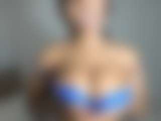 Live cam show with ebonydreamiin - Straight on Camsoda