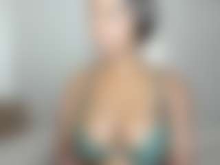 Live cam show with ebonydreamiin - Tease Ebony on Camsoda | colombia