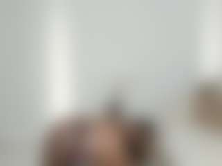 Live cam show with ebonydreamiin - Tease Teen (18+) on Hubzter Live