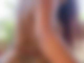 Live cam show with Nia Harriss - Tease on Camming Site