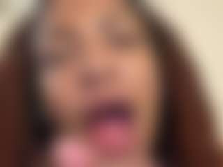 Live cam show with Nia Harriss - Shaved Pussy Curvy on Taboo Cams XXX