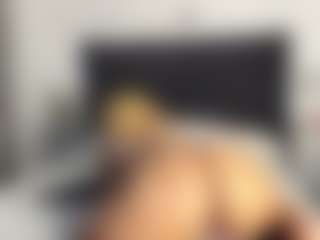 Live cam show with Kourtney Lee - Toes on Livezox