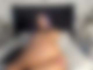 Live cam show with Kourtney Lee - Wet on livesexfox.com