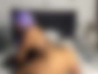 Live cam show with Kourtney Lee - Strip on Camsoda