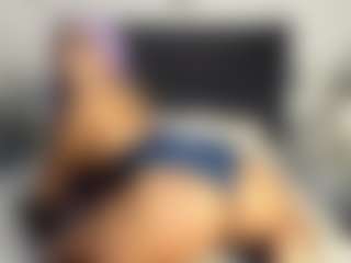 Live cam show with Kourtney Lee - White on Nude Live Now