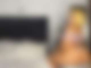 Live cam show with Kourtney Lee - HD on Camsoda