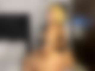 Live cam show with Kourtney Lee - Deepthroat on Camsoda