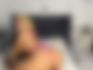 Live cam show with Kourtney Lee - Brown Eyes on intimatelivegirls.com