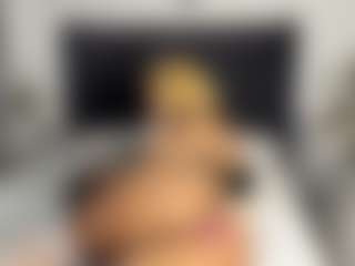 Live cam show with Kourtney Lee - Brown Eyes on Camsoda