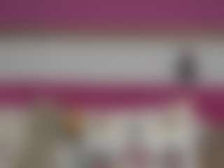 Live cam show with LoriMineli - Skinny on CamClone