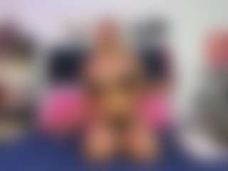 Live cam show with Emmily Giraldo - Nipple Piercings on Milfs Live