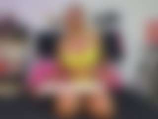 Live cam show with Emmily Giraldo - Green Eyes on CamClone