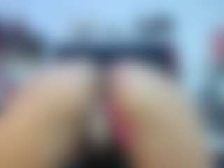 Live cam show with Emmily Giraldo - Fuck Machine on TeamSkeetLive