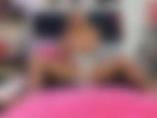 Live cam show with Emmily Giraldo - Bedroom on Dare Cams