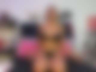 Live cam show with Emmily Giraldo - Green Eyes on madthumbs