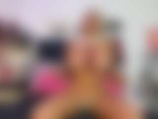 Live cam show with Emmily Giraldo - Genital Piercings on AdultVida.com