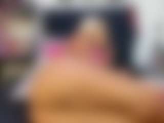 Live cam show with Emmily Giraldo - Grey on Dolls Live