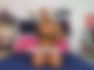 Show de câmera ao vivo com Emmily Giraldo - Striptease no Camsoda