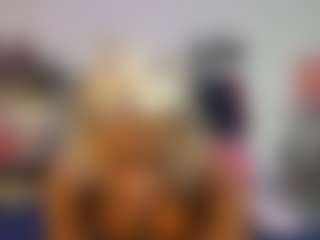 Live cam show with Emmily Giraldo - Shaved Pussy on liverealitysex.com
