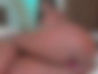Live cam show with violett-gomez - Striptease on Camsoda