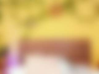Live cam show with violett-gomez - Striptease on Camsoda