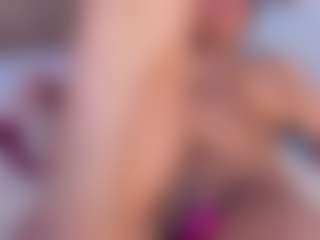 Live cam show with iriss-25 - Lesbian on TeamSkeetLive
