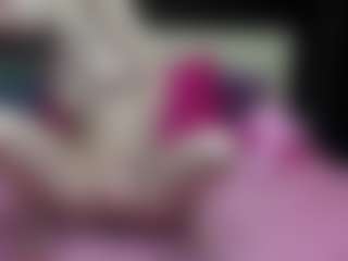 Live cam show with Luxskye - Flashing on TottyGirls