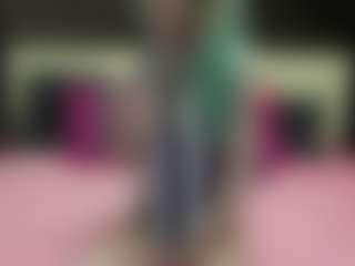 Live cam show with Luxskye - Blue Eyes on madthumbs