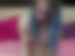 Live cam show with Luxskye - Petite on Camsoda