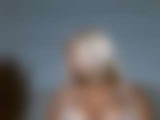Live cam show with Rayne Carter - Lovense Teen (18+) on Camsoda