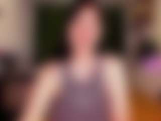 Live cam show with MiraYoung - Oil on chickslive.net