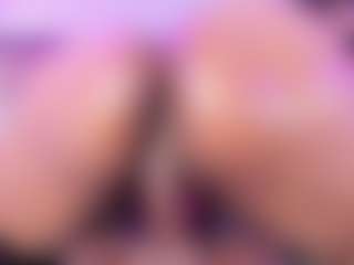 Live cam show with HeidiFoxxx - Flashing on studioflirtlive.com