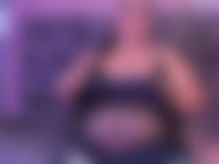 Andrea-Belucci MILF webcam performer live streaming