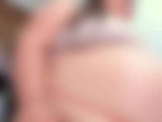 Andrea-Belucci MILF webcam performer live streaming