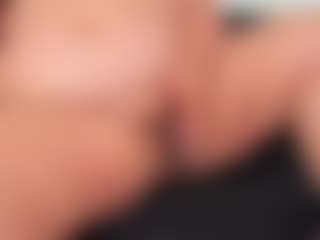 Modelka MILF Andrea-Belucci nadaje na żywo