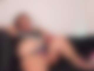 Andrea-Belucci MILF webcam performer live streaming