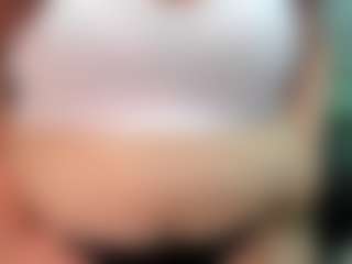 Andrea-Belucci MILF webcam performer live streaming