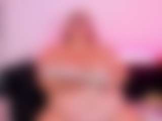 Andrea-Belucci MILF webcam performer live streaming