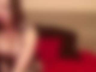 Live cam show with KendraLucks - Middle Aged on Dare Cams