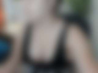 Live cam show with Carla Jones - Living Room on livesuperchat.net