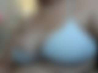Live cam show with Carla Jones - Living Room on AdultVida.com