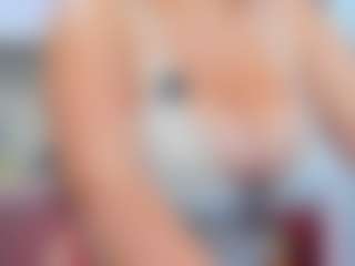 Live cam show with Luna Hatzel - Fuck Machine on Latina Girls