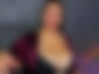 Live cam show with Luna Hatzel - Strip Toys on live18s.com