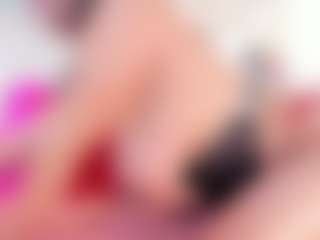 Live cam show with Sophie - Fingering MILF on camwithhim.com
