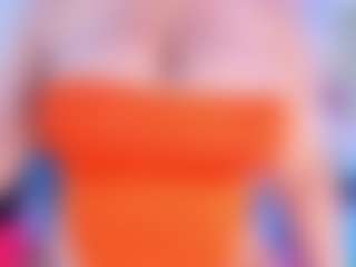 Live cam show with Sophie - Shaved Pussy MILF on Camsoda
