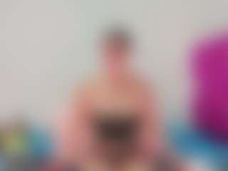 Sophie MILF webcam performer live streaming