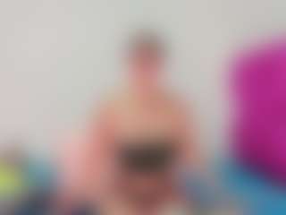 Live cam show with Sophie - Hairy Pussy on liverealitysex.com