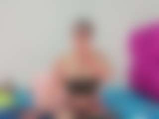 Live cam show with Sophie - Public BBW on Cam Slut